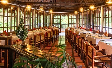 Restaurante de hotel en Aguas Calientes: interior cálido para tu tour a Machu Picchu