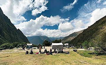 Llulluchapampa en el Camino Inca: campamento y valle andino (Cusco)