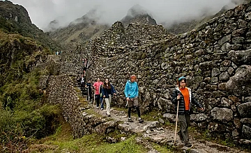 Camino Inca en Cusco: trekking por senderos incas con muros de piedra